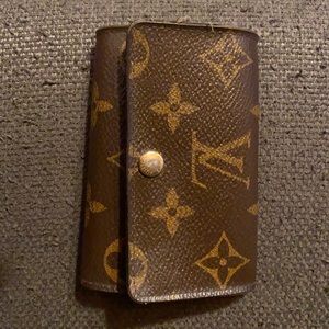 Authentic Louis Vuitton 6 key holder
